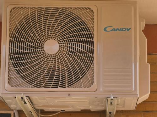 a white fan sitting on top of a wall at Appartamento sofí in Fiumicino