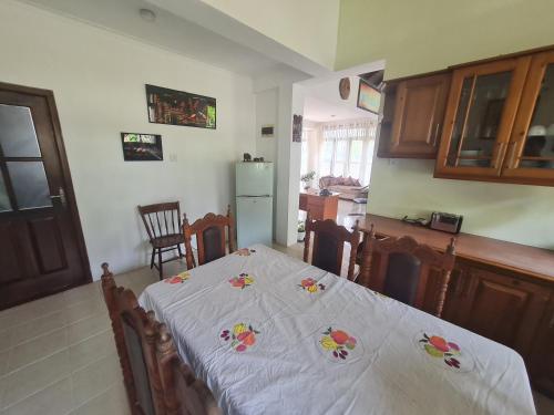 Η κουζίνα ή μικρή κουζίνα στο Sunny Hill Residence