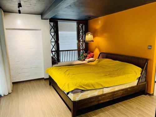 Postel nebo postele na pokoji v ubytování Homestay Ecopark