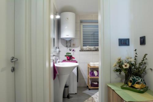 Ένα μπάνιο στο Nikka Apartments