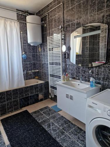 Ένα μπάνιο στο Apartman Pasha