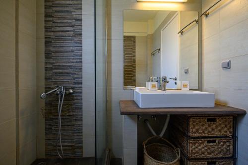 a bathroom with a sink and a mirror at Villa Olivia in Koroni