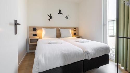 Postel nebo postele na pokoji v ubytování Molecaten Park Waterdunen