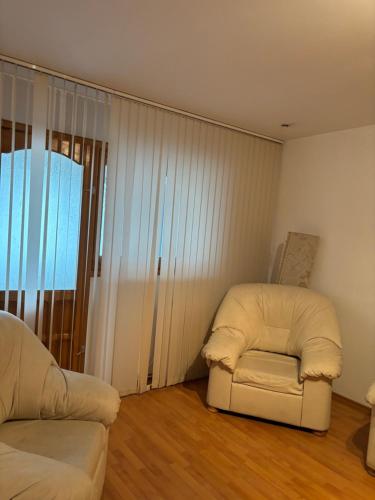 a living room with a couch and a chair at Apartament de inchiariat in Paşcani