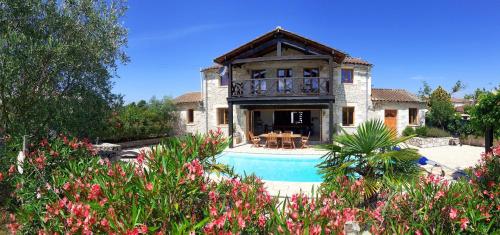 La Chapelle - Private Heated Pool, Village Centre