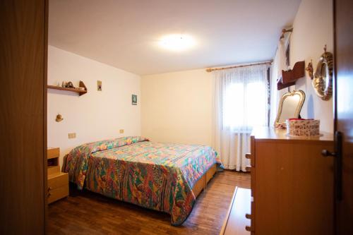 a hotel room with a bed and a window at Dimora Zaira - Isola di Pellestrina Ve in Cavarzere