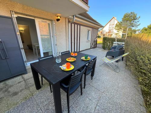 Petite cour privée - à 1minute à pied de la plage