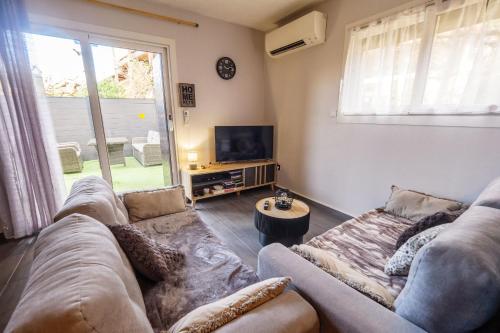 Vanessa - 200m from the beach Terrace - by TGB