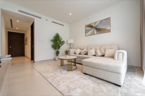 Modern 1BR in Creek Vistas Grande, Burj Khalifa View