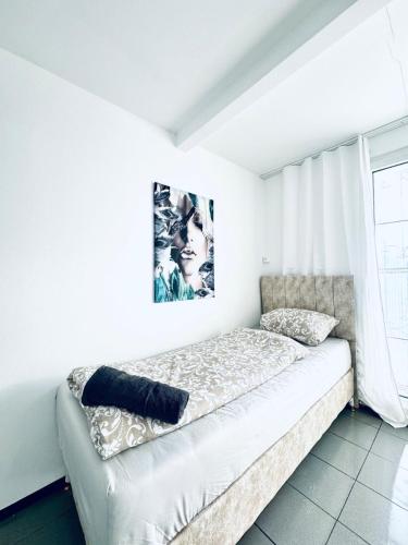 Cozy Rooms in a Villa for Groups, 16-Mins to Blumengärtenにあるベッド
