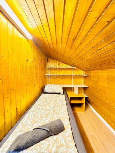 Cozy Rooms in a Villa for Groups, 16-Mins to Blumengärtenにあるベッド