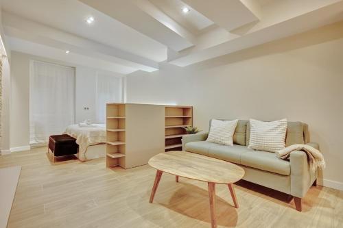 Χώρος καθιστικού στο Edificio Joya by Clabao