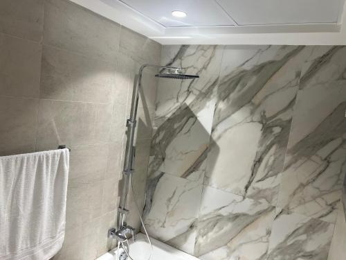 Ένα μπάνιο στο Gulf Suite