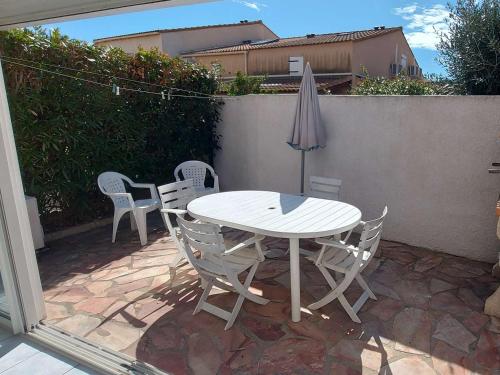 Maison mitoyenne climatisée, piscine, 6 couchages, parking privé, proche plage - FR-1-326-692