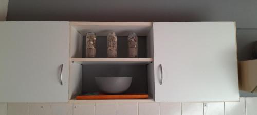 Una cocina o cocineta en Complejo Juli dpto TUCCI