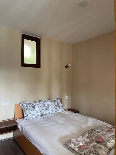 Postel nebo postele na pokoji v ubytování Moderna kuca