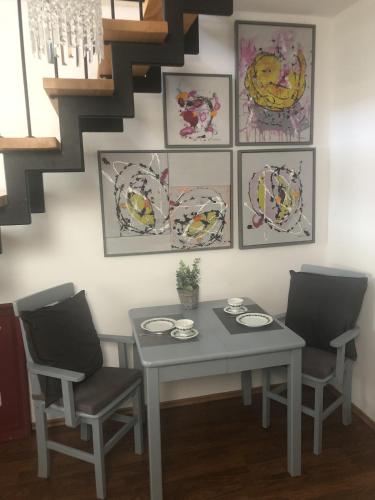 a dining room with a table and chairs and a staircase at Bel Art Atelier mit großem Parkplatz in Haan