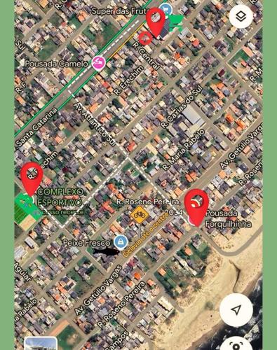 a map of a parking lot with red pointers at Pousada Forquilhinha Vista-Mar in Arroio do Silva