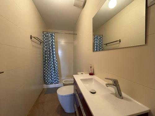 Ένα μπάνιο στο Casa Aluse Beach by SunshineClub