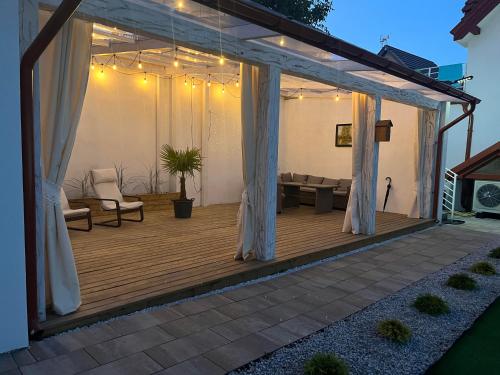 Kawasan patio atau luaran di GOLDEN Residence