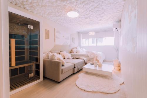 puff Shinsaibashi - Sauna, Projector, Sleeps 8
