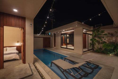 Bazén v ubytování Reflexion Villas GLANZ by Relapool nebo v jeho okolí
