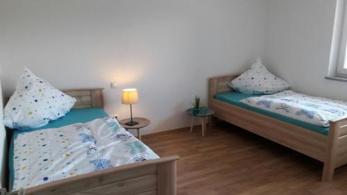 Ένα ή περισσότερα κρεβάτια σε δωμάτιο στο 1st floor apartment in Bierdorf am Ammersee