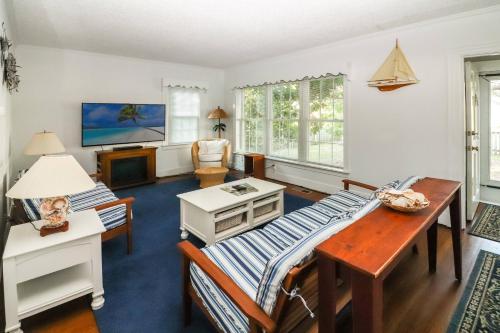 Φωτογραφία από το άλμπουμ του Sea Charm - Downtown, Screened porch! σε Chincoteague