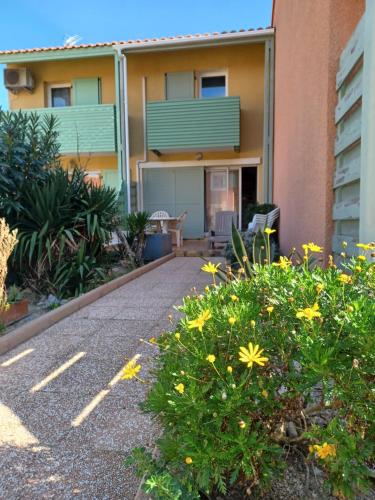 Charmante villa dans village naturiste