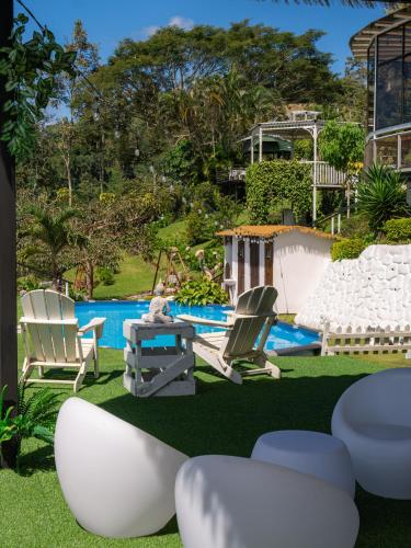 Piscina en o cerca de Glamping Renacer Vistas Turrialba, Paris