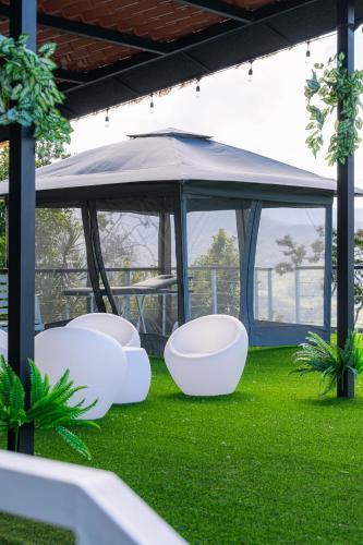 Jardín al aire libre en Glamping Renacer Vistas Turrialba, Paris