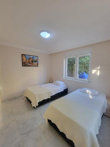 a bedroom with two beds and a window at Jasminpark Villa in Alanya