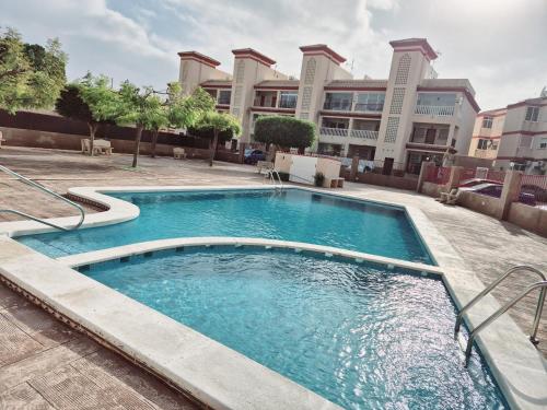 Appartement cosy avec 2 chambres et piscine commune