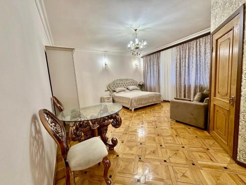 Postel nebo postele na pokoji v ubytování Tadevosyan Guest House