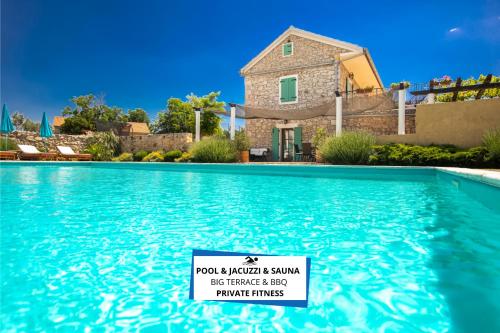 Božini dvori- Villa with Pool, Sauna , Jacuzzi and multifunkcional sport Court