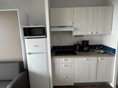 Η κουζίνα ή μικρή κουζίνα στο Appartements front de Mer SABLES D'OLONNE