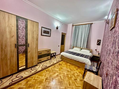 Postel nebo postele na pokoji v ubytování Tadevosyan Guest House