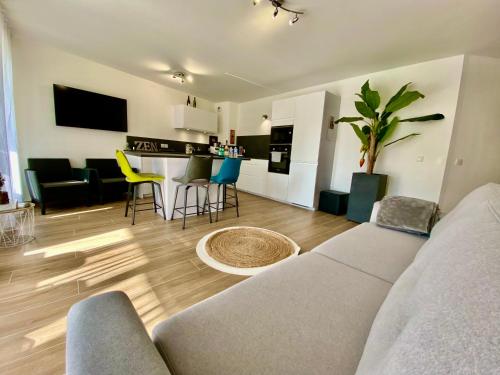 PGH N10-Terrasse, Parking Privé, 500m de la Plage