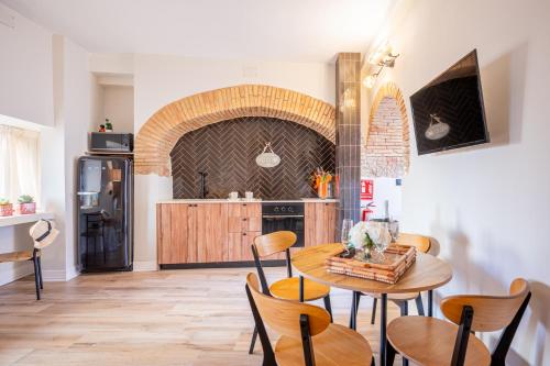 Η κουζίνα ή μικρή κουζίνα στο The Nest Masia Can Tiranasi Relájate y Disfruta Escapada con Encanto Cerca de Barcelona-