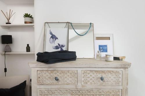 a mirror on top of a dresser in a room at 8 Millpool in Mousehole