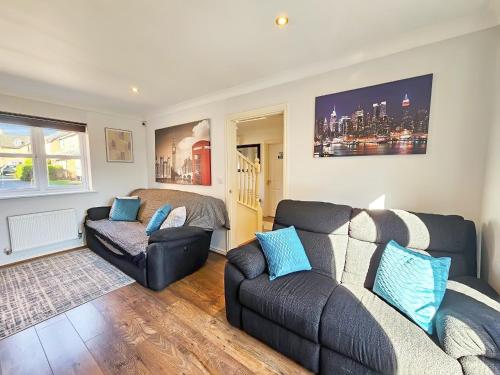 Imagen de la galería de Boughton 3 Bed Semi by Fortuna Property, en Gloucester