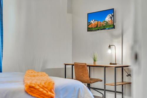 a bedroom with a bed and a desk and a table at Beautiful House Mins Away From the Airport in Atlanta