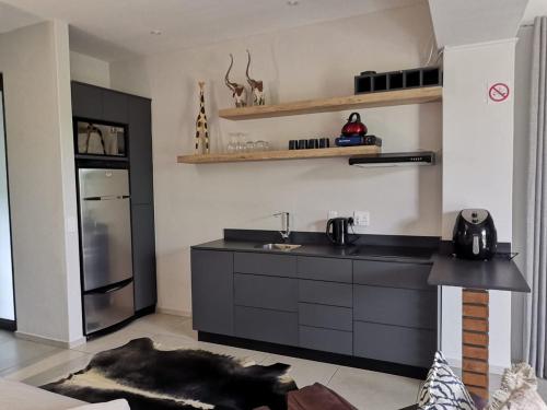 Una cocina o zona de cocina en 69 Lagoon Suite