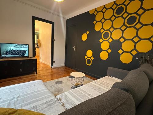 Televízia a/alebo spoločenská miestnosť v ubytovaní Appartement Foch