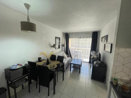 Appartement T2 bord de mer piscine 2025