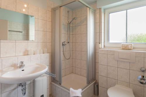 Ένα μπάνιο στο Appartementhaus Victoria - WE C 01 - Fewo Seeblick