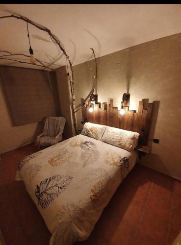 a bedroom with a swing bed with lights on it at Paraíso Desconocido 3. El Balcón del Espigüete in Cardaño de Abajo