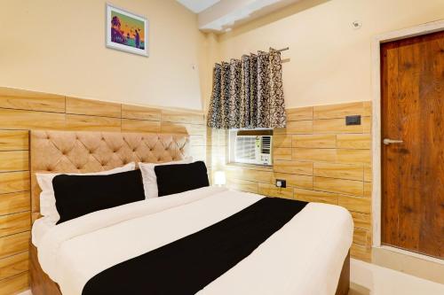 Ένα ή περισσότερα κρεβάτια σε δωμάτιο στο Super Hotel O Kalpna Inn