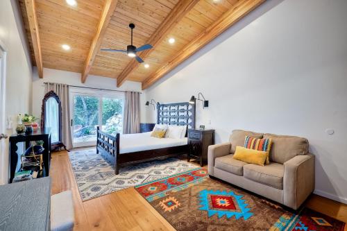Un lugar para sentarse en 3046 Skycrest Drive