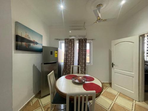 a kitchen and dining room with a table and chairs at Urban Nest in Oshiyie